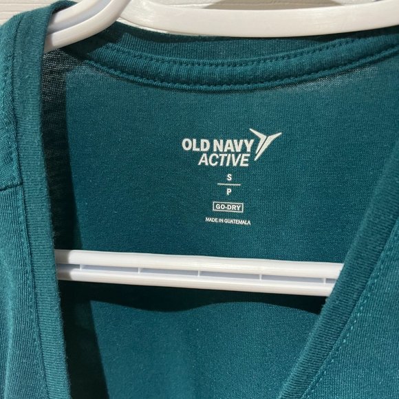 Set of 2 Muscle Tanks (Gap/Old Navy) - Picture 4 of 12